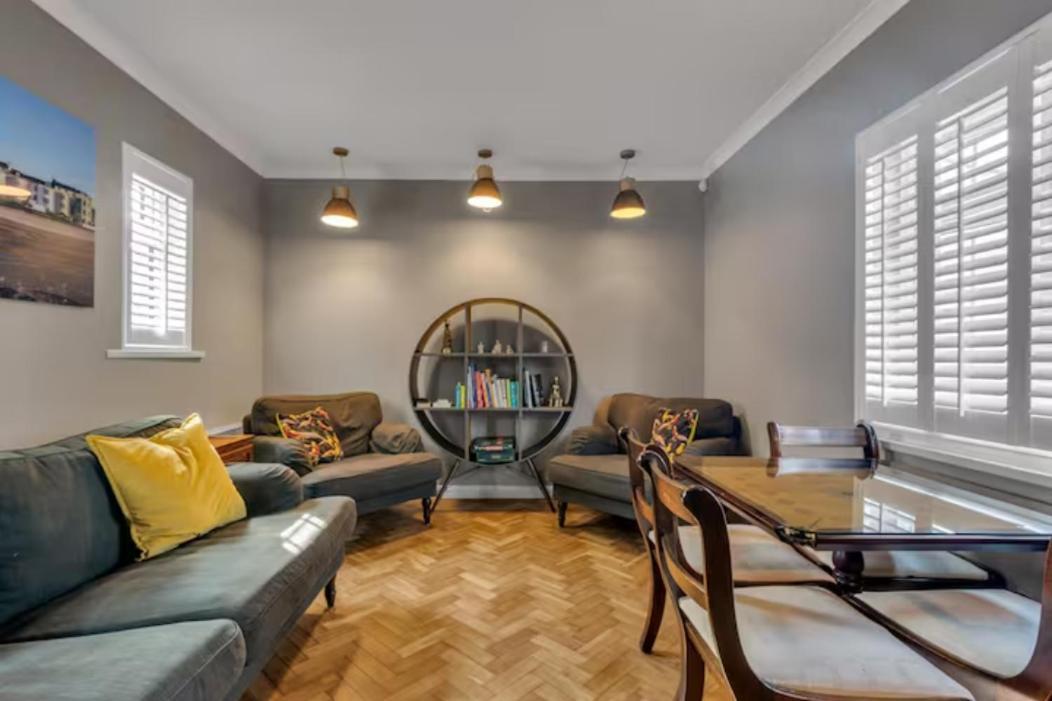 הרן ביי Two Bedroom Private Cottage With Private Parking Just By The Sea מראה חיצוני תמונה