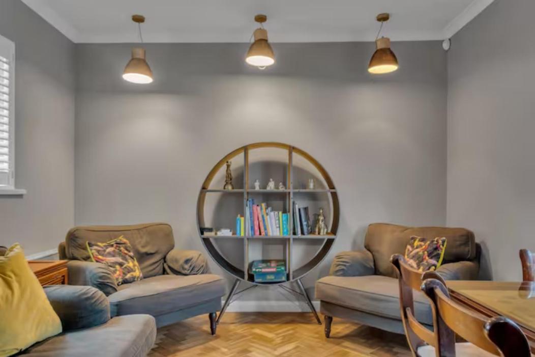 הרן ביי Two Bedroom Private Cottage With Private Parking Just By The Sea מראה חיצוני תמונה