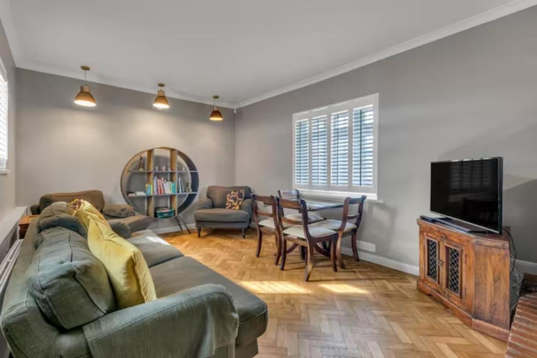 הרן ביי Two Bedroom Private Cottage With Private Parking Just By The Sea מראה חיצוני תמונה
